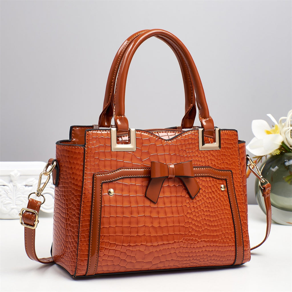 Sleek, Stylish Tote And Clutch Set For Women With A Large Capacity